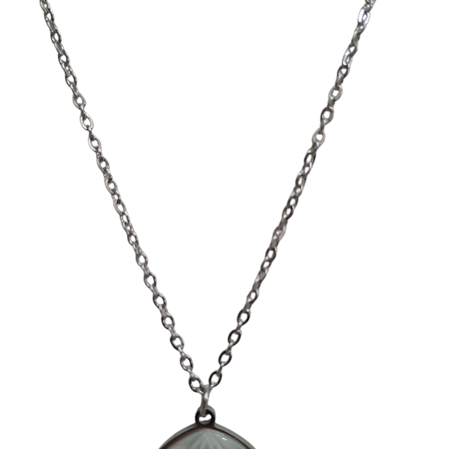 Κρεμαστό Λαιμού Κοχύλι Με Ασημένια Αλυσίδα